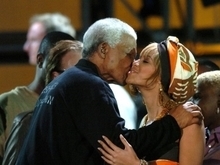 Beyoncé declara amor a Mandela em uma carta