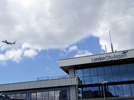 Bomba da 2ª Guerra Mundial fecha aeroporto em Londres