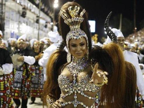 Gracyanne Barbosa faz jejum de sexo para desfilar no carnaval 2018
