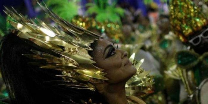 Juliana Paes é assaltada quando seguia para desflar na Sapucaí