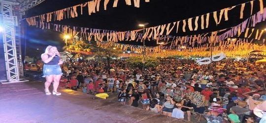 Banda Bandida abre a 3ª noite de carnaval na praça Milton Brandão