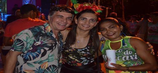 Segunda noite de Carnaval é sucesso de gente feliz