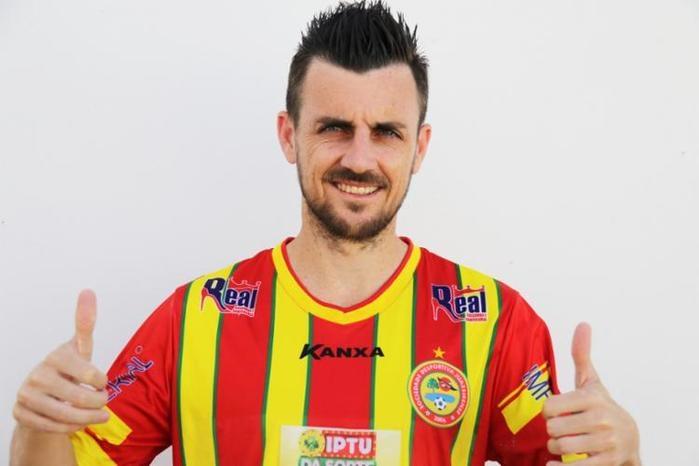 Jogador do Juazeirense morre após passar mal durante treino da equipe