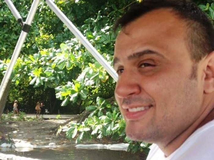 Policial surta e acaba morto em tiroteio após fazer família refém