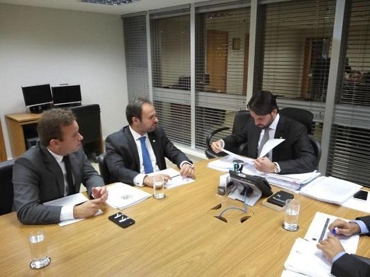 Prefeito Junior Bill solicita recursos ao Ministro Baldy para const