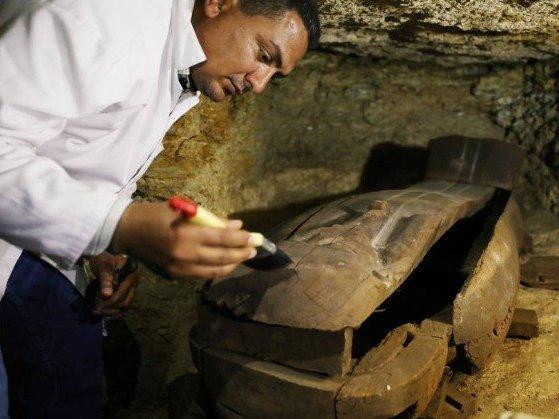 Descoberto necróple com 40 sarcófagos e mais de mil estátuas