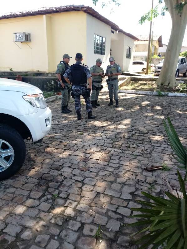 Polícia faz a segurança da região (Crédito: Ronaldo Mota/Tribuna em Foco)