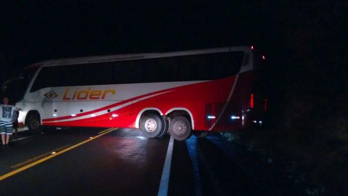 &ocirc;nibus foi sequestrado durante a a&ccedil;&atilde;o (Cr&eacute;dito: Reprodu&ccedil;&atilde;o )