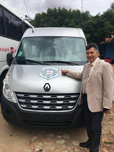 Deputado Aluísio Martins consegue Van eficiente para ADVIC