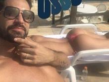 Latino curte hotel de luxo e mostra noiva tomando sol de topless
