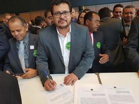 Venicio do Ó assina termo de adesão ao programa Internet para Todos