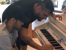 Neymar aproveita retiro com lesão para aprender a tocar piano