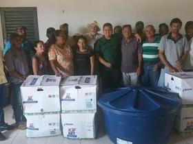 Agricultores recebem kits de irrigação em Santo Inácio