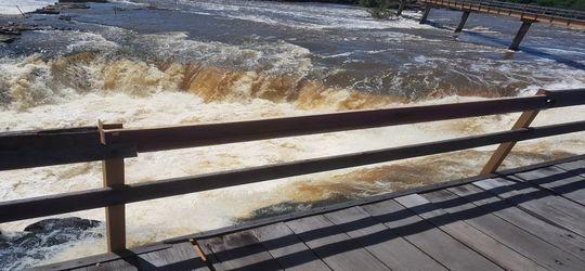 Prefeitura de Esperantina recupera passarela da cachoeira do urubu