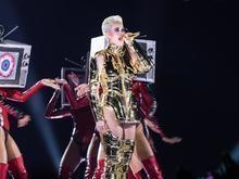 Ladrões tentam roubar veículo com figurinos de Katy Perry no Rio
