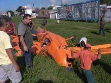 Aeronave monomotor caí na rodovia Presidente Dutra no RJ