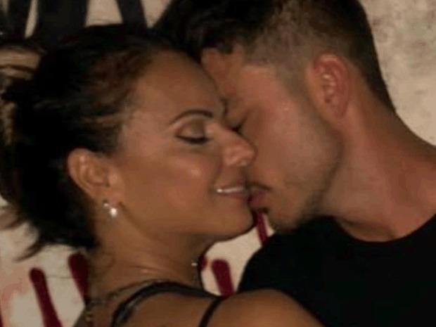 Em seu aniversário, Viviane Araújo se declara para namorado na web