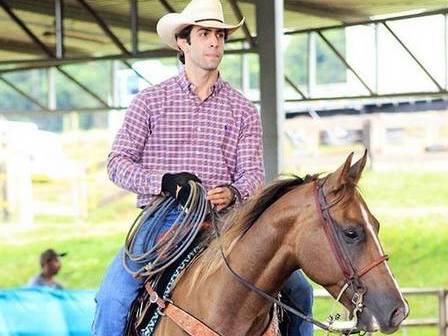 Bárbara Evans está namorando empresário e campeão de laço