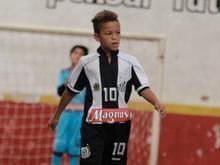 Santos e Palmeiras disputam jovem atleta de nove anos