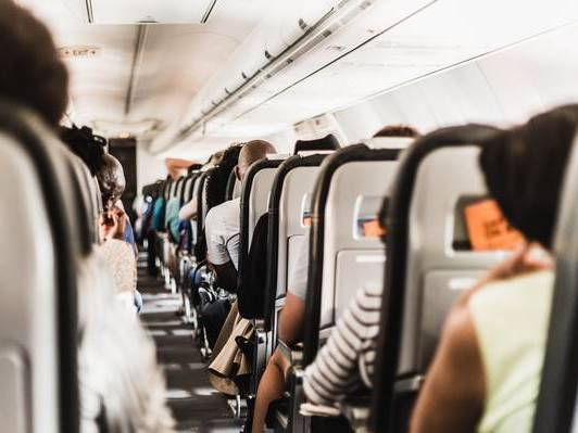 Veja onde sentar no avião para diminuir as chances de ficar doente