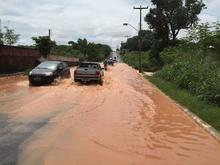 Grande volume de chuva provoca alagamento em Teresina