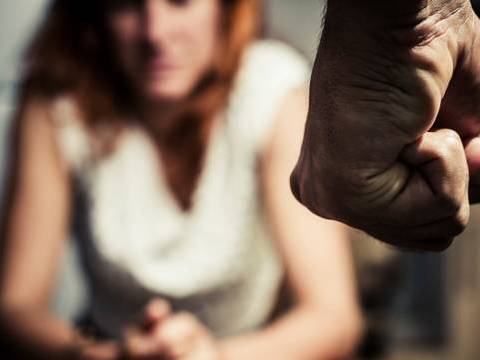 Câmara aprova perda de poder familiar em caso de feminicídio