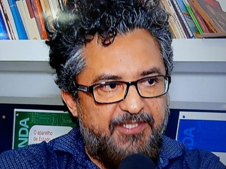 Professor da UFRN proíbe aluna de assistir aula com filha de 5 anos