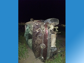 Bandidos "capotam" carro após assaltar cabeleireira em Pio IX