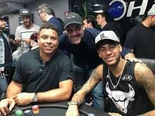 Em recuperação, Neymar joga pôquer com Ronaldo e Luxemburgo