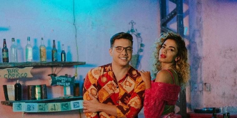 Anitta e Wesley Safadão lançam nova parceria "Romance com safadeza"