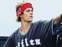 Justin Bieber dá soco em homem que agredia ex-namorada em festa