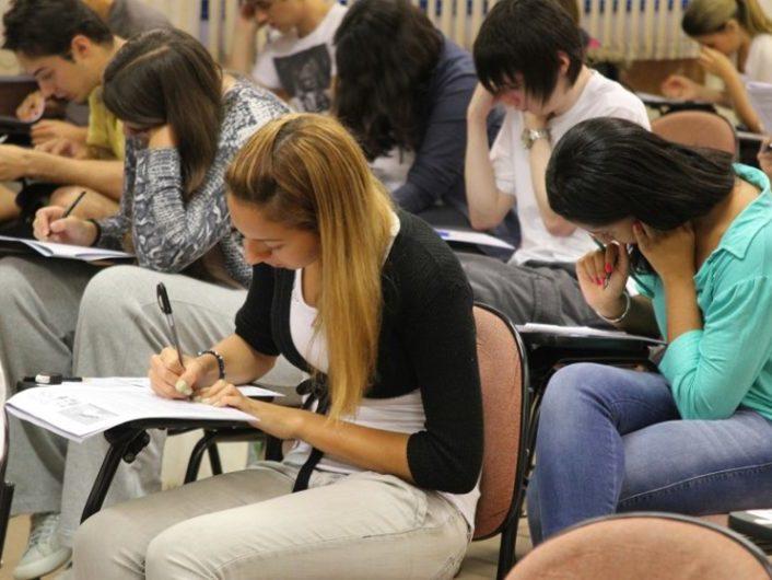 170 concursos ofertam 31,2 mil vagas com salários até R$ 22 mil