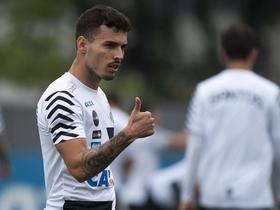 Presidente do Santos confirma troca de Zeca por Sasha com o Inter