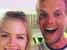 Fotos mostram DJ Avicii posando com fãs dias antes de sua morte