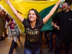 Campeã do 'BBB 18', Gleici é recebida por multidão no Acre