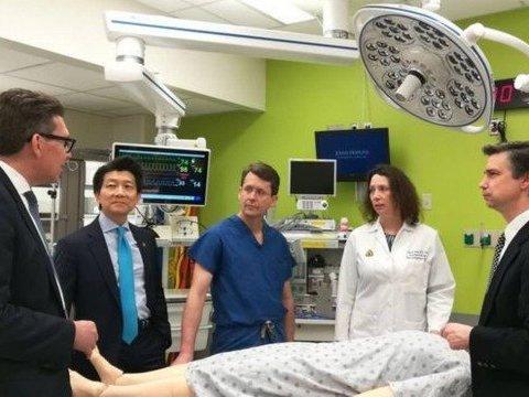 Médicos fazem transplante de pênis e escroto em militar ferido