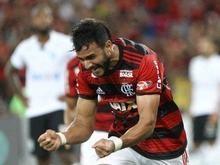 Henrique Dourado assume topo da artilharia do Fla na temporada