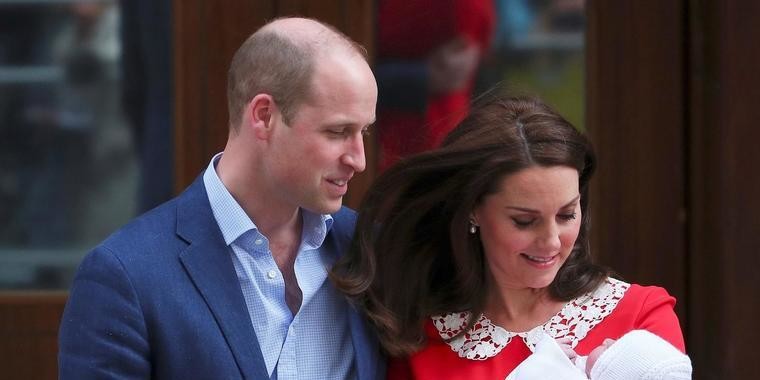 Kate Middleton e Príncipe William deixam maternidade com novo bebê