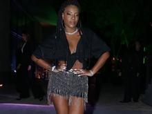 Com look ousado, Ludmilla recebe famosos em seu aniversário