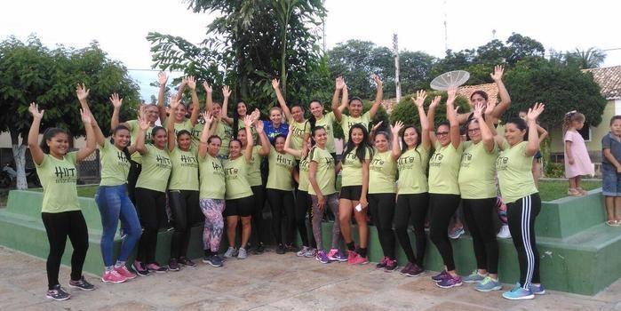 Aulão de hiit e dança em praça pública