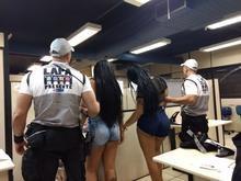 Travestis são presas após tentativa de roubo a turista no RJ
