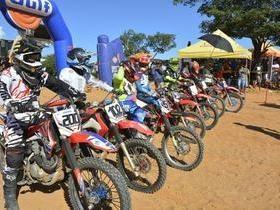 Prova de motocross em Oeiras atrai mais de 80 competidores