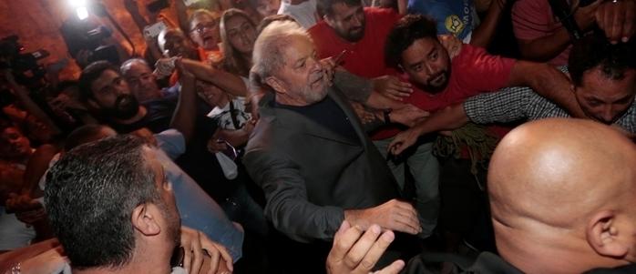 Lula deixa Sindicato dos Metalúrgicos (Crédito: Reuters)