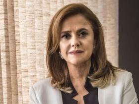 'O Outro Lado do Paraíso': Estela cuida de Sophia após a mãe sofrer