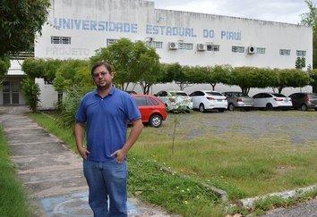 Francisco de Paulo apresentou a primeira dissertaÃ§Ã£o do ProfMat/Uespi (Ascom Uespi) (CrÃ©dito: Ascom Uespi)
