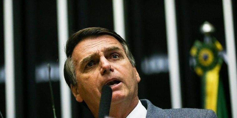 "Cadê os 104 mortos?", questiona Bolsonaro sobre Ernesto Geisel