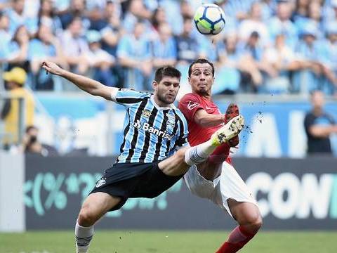 Grêmio pressiona, mas para na defesa do Inter e jogo fica no empate