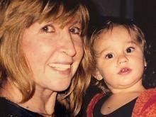 Ainda abalada, Xuxa relata drama após morte da mãe e fãs a consolam