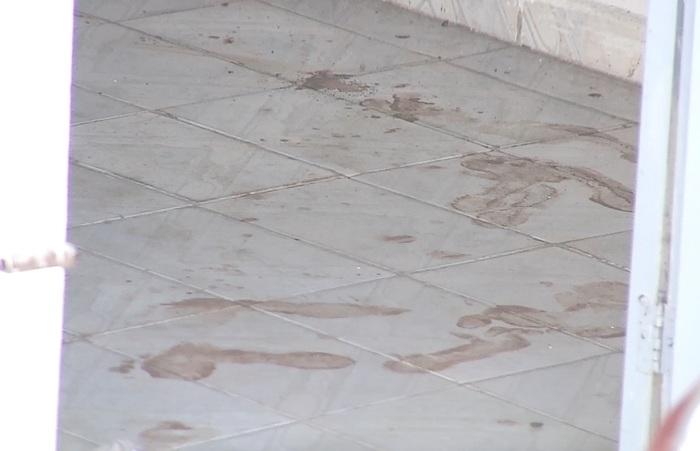 Pegadas de sangue foram encontradas na casa de Paulo (Crédito: Reprodução/TVMN)