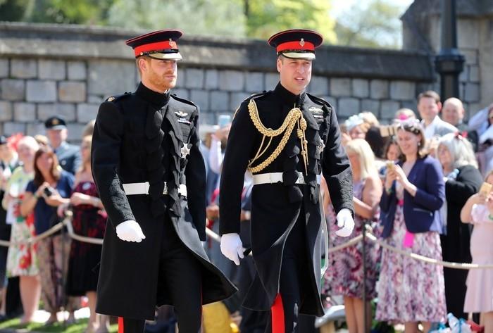 Príncipe Harry e príncipe William (Crédito: Gareth Fuller/Pool via Reuters)